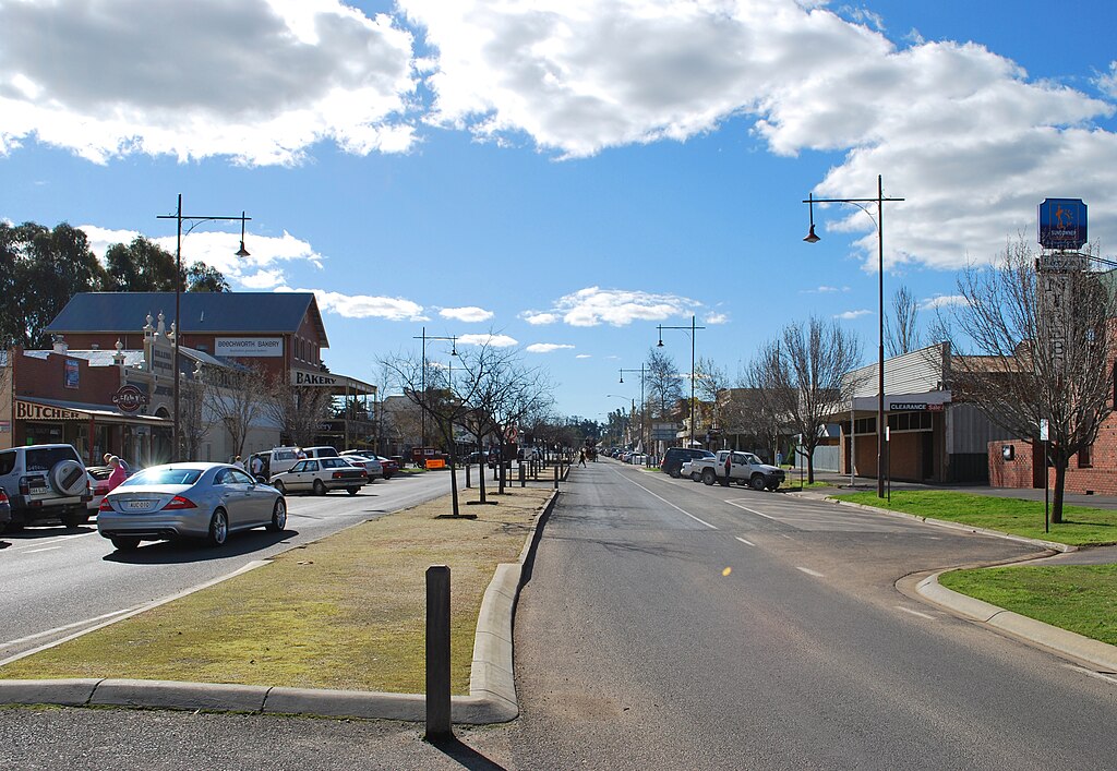 A Local’s Guide to Choosing the Best Lawyers in Echuca 1 1024px Echuca High Street